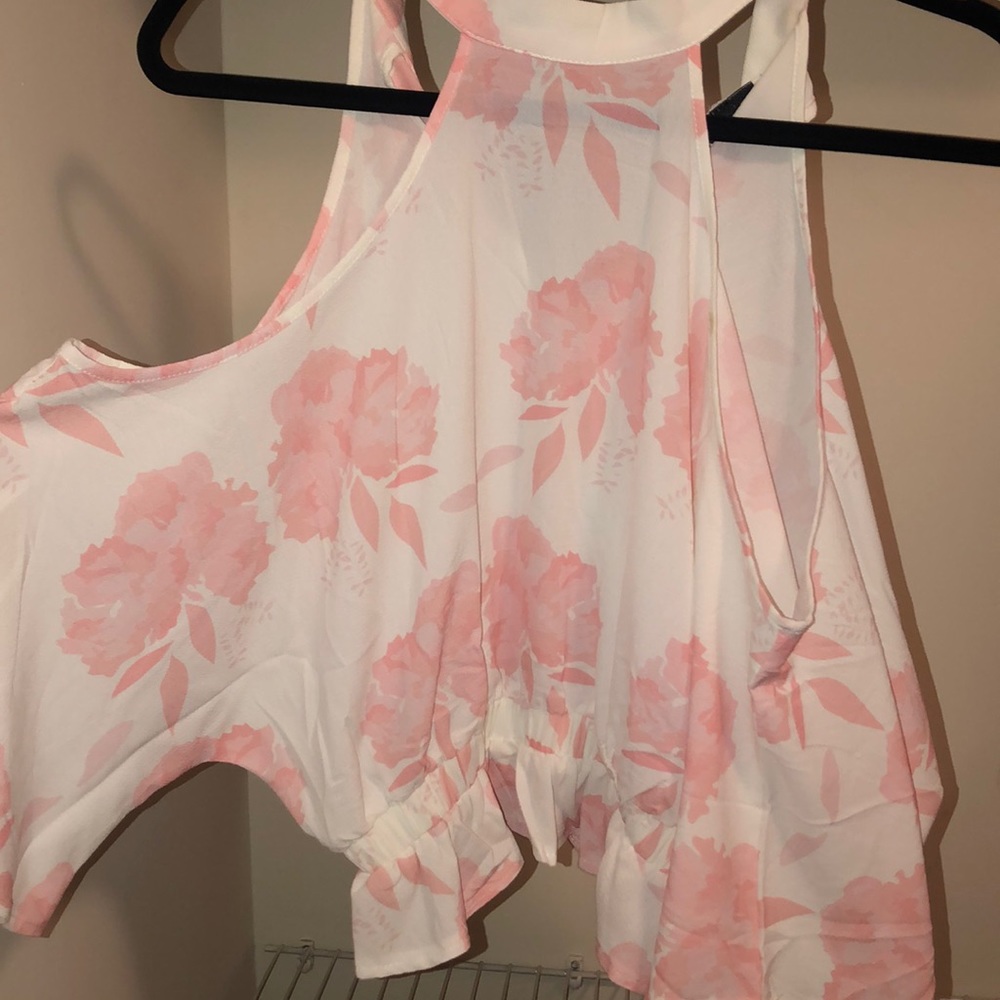 Short sleeved cold shoulder